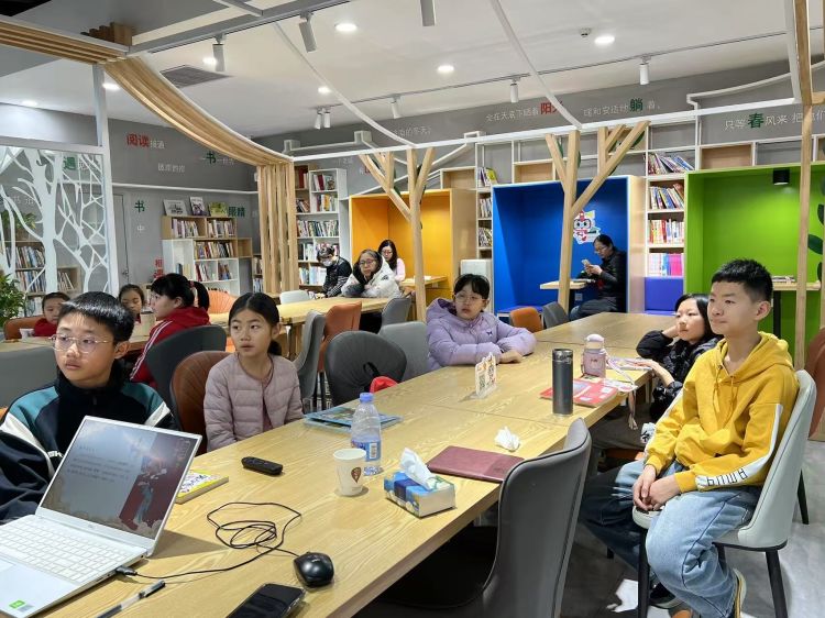 简篇-【送你一颗小红“鑫”】山大路街道建鑫社区开展“翼彼新苗”读书会