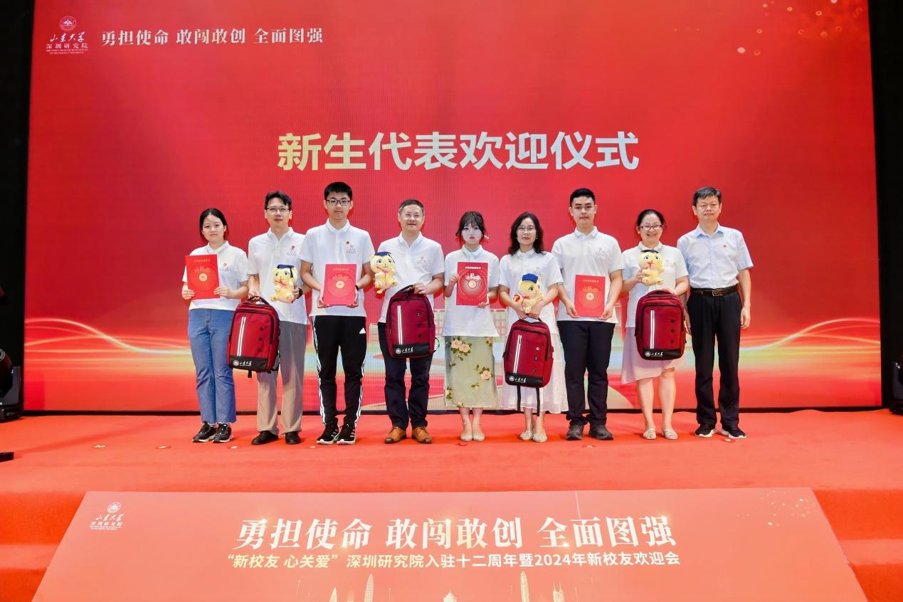 新生代表欢迎仪式.jpg 新生代表欢迎仪式.jpg