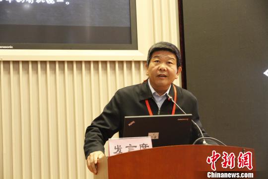 山东省教育厅巡视员、山东省教育厅新闻发言人张志勇认为，由高校确定选考科目，是保障人才培养在学段间有效衔接的必然要求。　孙宏瑗 摄