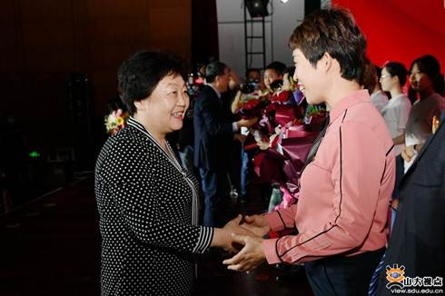 说明: https://www.view.sdu.edu.cn/__local/E/5C/35/B5564141476784511DB8F43ACF2_F92A4BE8_12DF6.jpg