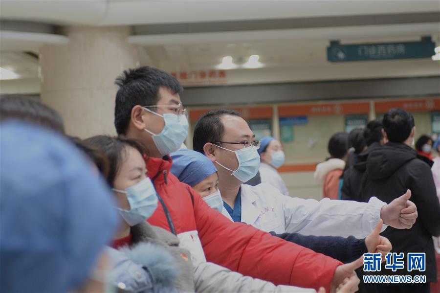 (新华全媒头条·图文互动)(5)“始终把人民群众生命安全和身体健康放在第一位”——中国抗疫彰显“生命至上、人民至上”理念 (新华全媒头条·图文互动)(5)“始终把人民群众生命安全和身体健康放在第一位”——中国抗疫彰显“生命至上、人民至上”理念