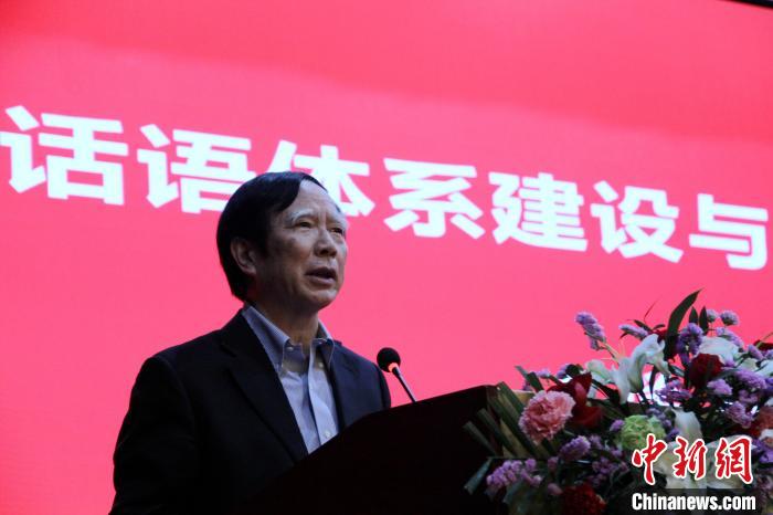 4月9日，2021年度新文科建设高峰论坛在济南举行。山东大学儒学高等研究院执行院长王学典作演讲。　孙宏瑗 摄