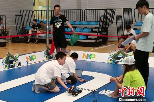 图为比赛现场。 钟欣 摄 图为比赛现场。 钟欣 摄