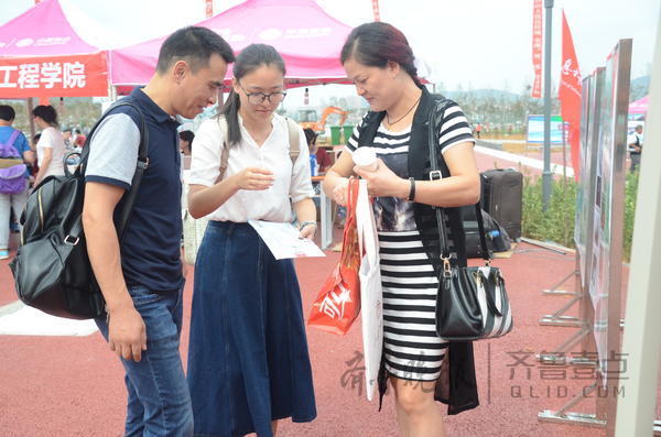 点击图片翻到下一页>> 山大青岛校区迎首批新生,网上选床位并获校长礼包