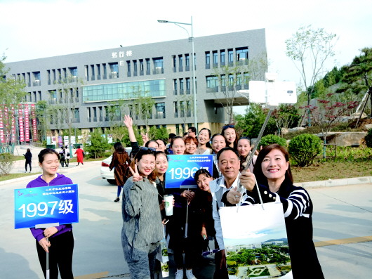 说明: http://img1.dzwww.com:8080/tupian/20181019/54/5823510647820344126.jpg