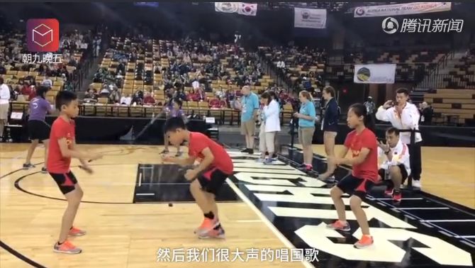 中国小学生暴风式脚速赢得世界杯!国歌奏响那一刻燃哭 中国小学生暴风式脚速赢得世界杯!国歌奏响那一刻燃哭