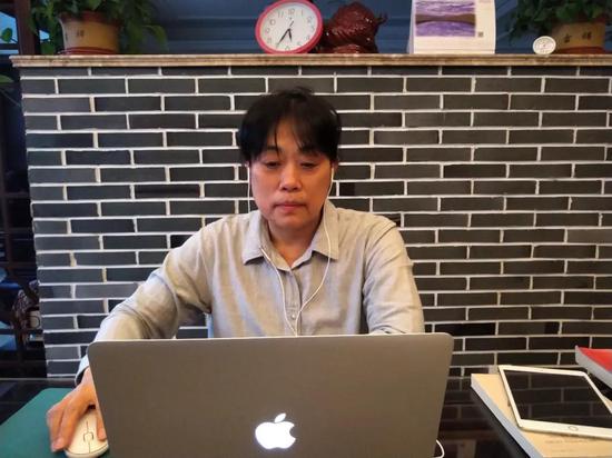 经济学院徐超丽老师正在讲授研究生课程《经济理论与方法史》