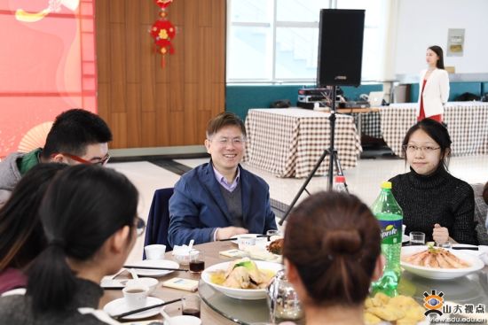 山东大学留校师生欢聚一堂喜迎新春佳节。 山东大学留校师生欢聚一堂喜迎新春佳节。