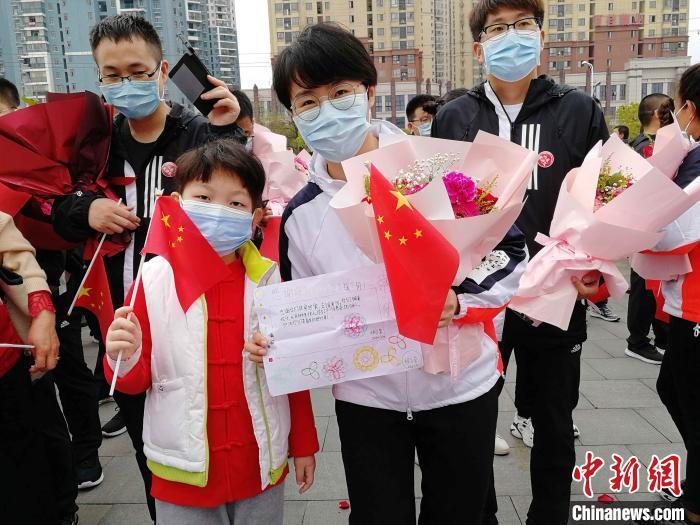 国家卫健委回应援鄂护士离世 适逢世界卫生日致敬医护人员