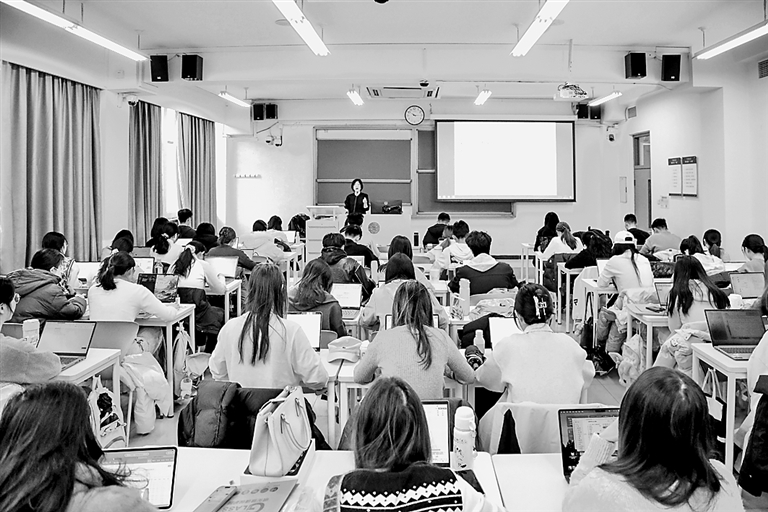 从单纯语言学习到“能力+工具” 大学英语课如何满足今日之需 从单纯语言学习到“能力+工具” 大学英语课如何满足今日之需