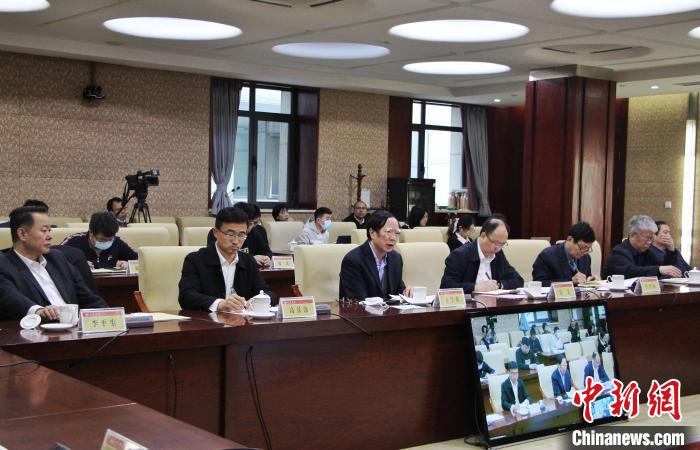当天会议选举产生新一届理事会、学术委员会、管理委员会名单。 赵晓 摄 当天会议选举产生新一届理事会、学术委员会、管理委员会名单。 赵晓 摄