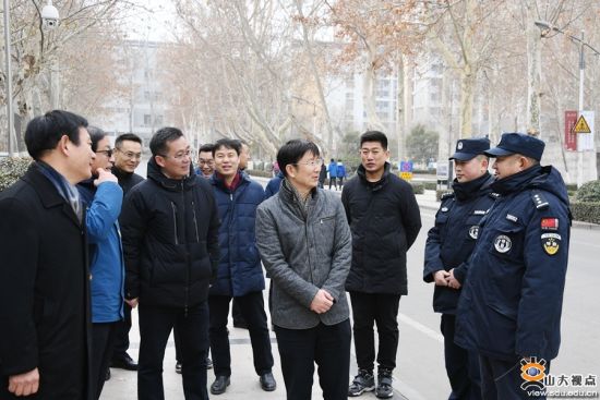 山东大学留校师生欢聚一堂喜迎新春佳节。