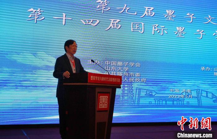 山东大学儒学高等研究院执行院长兼《文史哲》杂志主编，中国墨子学会副会长王学典在现场发言。　赵晓 摄