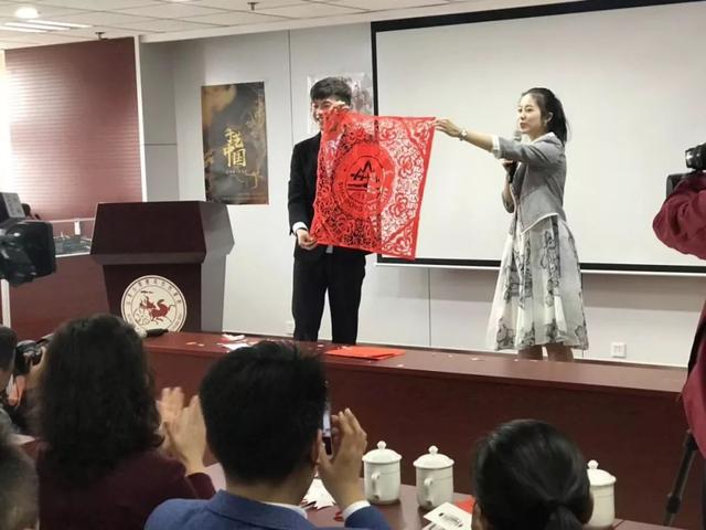 【图说】畅杨杨到山东大学录制《乡土·手艺中国》