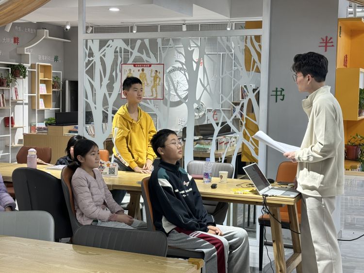 简篇-【送你一颗小红“鑫”】山大路街道建鑫社区开展“翼彼新苗”读书会
