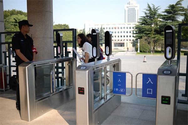 高校开装人脸识别 师生进出将刷脸