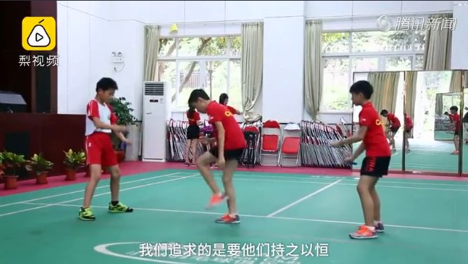 中国小学生暴风式脚速赢得世界杯!国歌奏响那一刻燃哭 中国小学生暴风式脚速赢得世界杯!国歌奏响那一刻燃哭