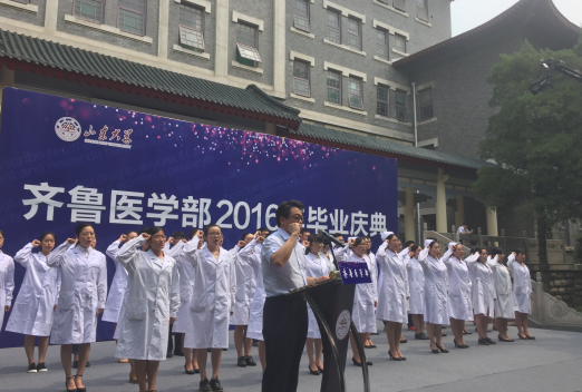 千名医学生把心愿封进“漂流瓶” 相约10年