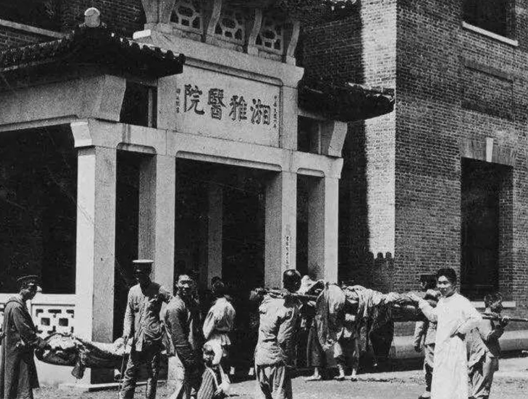 “抗疫决战”:中国2万名最精锐医护全压上,必须要打赢