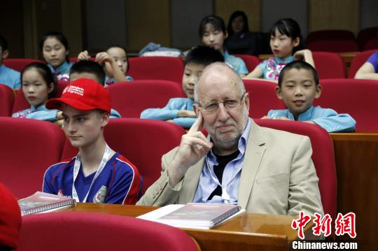 900余名英国师生开启中国文化学习之旅