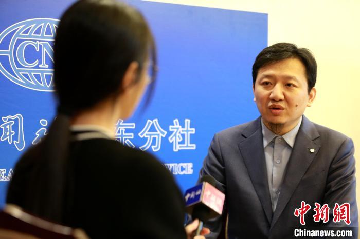 中国政法大学人文学院教授、中国周易学会副会长刘震接受采访。　梁犇 摄