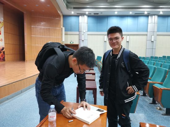 山东大学齐鲁医学院举办“癌症的真相”主题报告会