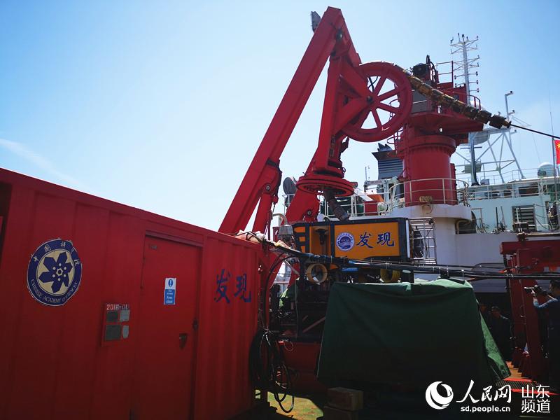 5月18日,“科学”号启航赴西太平洋海山区执行综合科学考察。(摄影 刘颖婕) 5月18日,“科学”号启航赴西太平洋海山区执行综合科学考察。(摄影 刘颖婕)