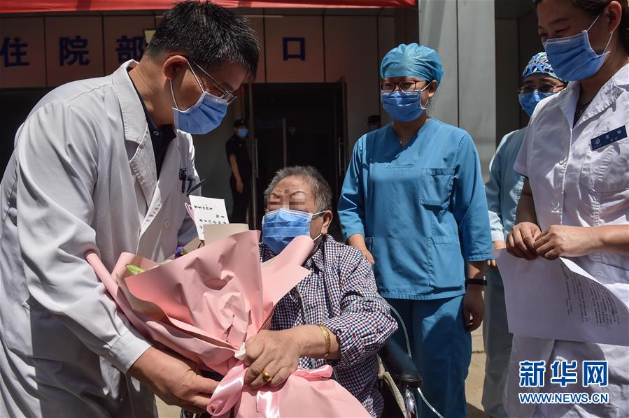 (新华全媒头条·图文互动)(1)“始终把人民群众生命安全和身体健康放在第一位”——中国抗疫彰显“生命至上、人民至上”理念 (新华全媒头条·图文互动)(1)“始终把人民群众生命安全和身体健康放在第一位”——中国抗疫彰显“生命至上、人民至上”理念