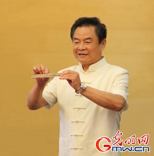考古学家刘凤君和他的骨刻文情缘