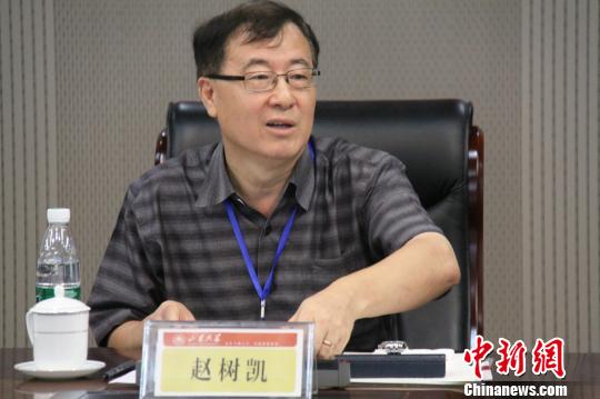 国务院发展研究中心信息中心主任赵树凯表示,乡村振兴的主体是农民,其关键是人的振兴,应尊重农民的首创精神。 孙宏瑗 摄 国务院发展研究中心信息中心主任赵树凯表示,乡村振兴的主体是农民,其关键是人的振兴,应尊重农民的首创精神。 孙宏瑗 摄